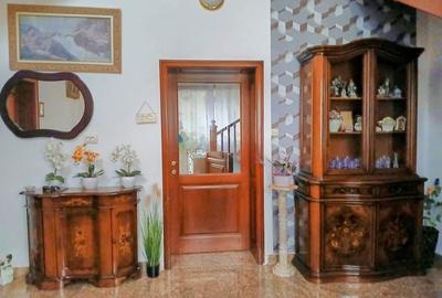 Casă cu 4 camere decomandat în Central - 1