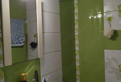 Apartament cu 3 camere semidecomandat în Central - 1