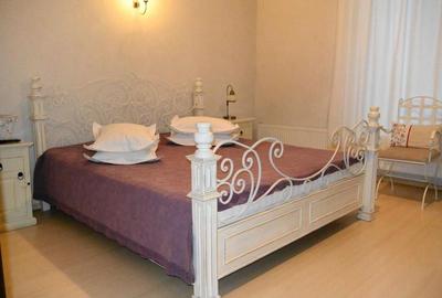 Apartament cu 8 camere decomandat în Central - 4