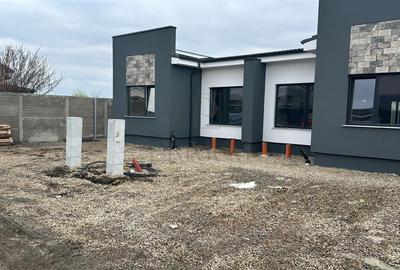 Duplex pe plan - 4 camere - zona linistita - terasa mare
