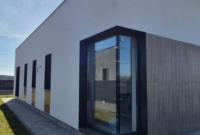 Casă cu 3 camere cu Canalizare în Balotești