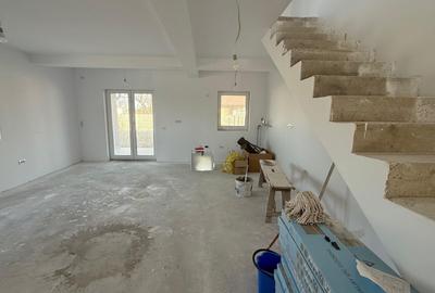 Duplex cu 4 camere cu Canalizare în Moșnița Nouă - 1