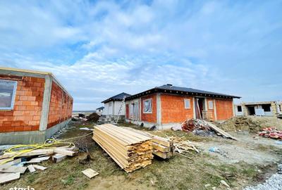 Casă cu 4 camere cu Teren 300 Mp în Cihei - 2