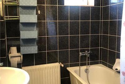 Casă cu 5 camere cu Garaj în Central - 1