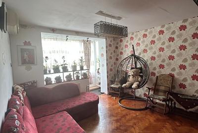 Apartament 3 camere Tractorul-parc,decomandat,renovat,127500 Euro