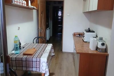 Vand apartament 2 camere luminos amenajat si mobilat langa Universitate 40.800 Euro neg. - 10