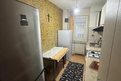 Apartament cu 3 camere semidecomandat în Central - 1