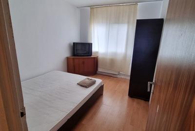 Apartament cu 3 camere semidecomandat în Central - 2