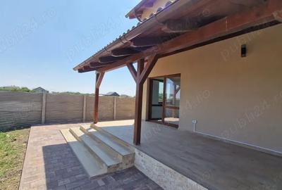 Casă cu 4 camere în Săcălaz