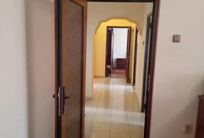 Apartament cu 3 camere decomandat în Micro 21 - 1