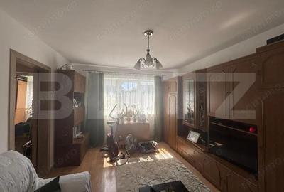 Apartament cu 3 camere semidecomandat, mobilat în Micro 11