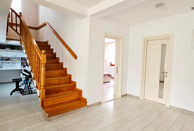 Casă cu 6 camere cu Canalizare în Exterior Est - 3