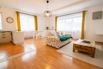 Apartament cu 2 camere semidecomandat, mobilat în Central