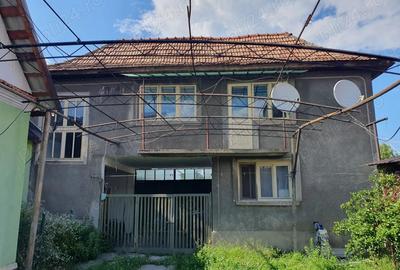 Casă cu 3 camere în Peștere