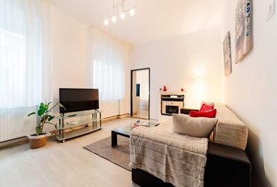 Apartament cu 3 camere semidecomandat în Central