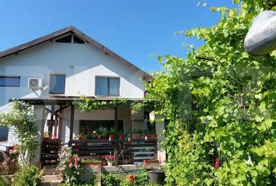 Casă cu 4 camere cu Teren 1040 Mp în Central - 1