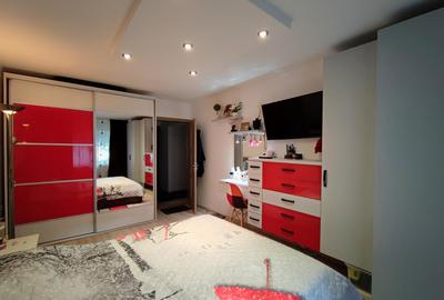 Apartament cu 3 camere decomandat, mobilat în CET - 6