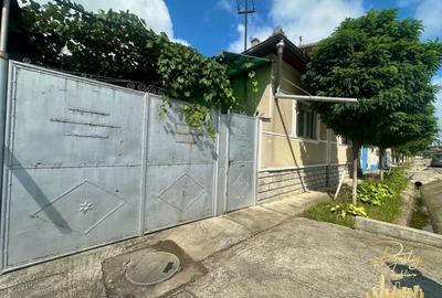 Casa cu anexe si teren de 959 mp de vanzare in Tinca - Bihor
