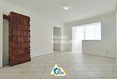 Apartament cu 3 camere semidecomandat în Central - 1