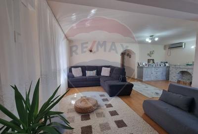 Casa / Vila cu 4 camere de vanzare in Valu lui Traian