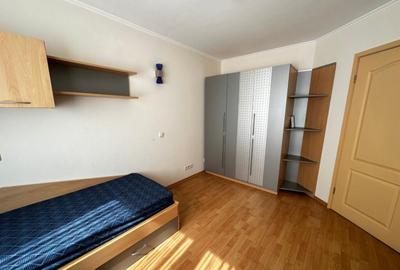 Spre vanzare 3 camere in zona Florilor - 1