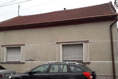 Vanzare casa din cartierul Gradiste, mun.Arad, suprafata 80mp,utilitati,2 camere,teren 700mp,garaj. - 1