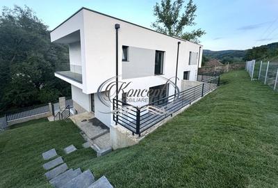 Duplex cu 4 camere cu Canalizare în Tăuți - 1