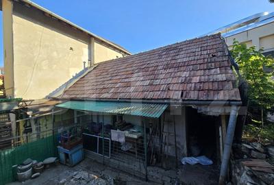 Casa de vanzare, cu 5 camere, 120 mp utili, teren 240 mp, zona UMF - 4
