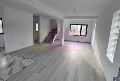 Casă cu 4 camere în Central - 8