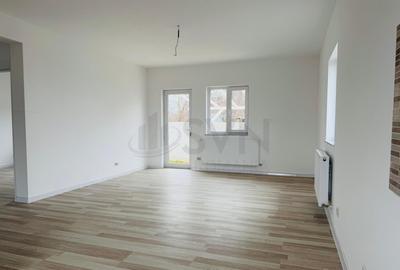 Casa 3 camere - Ansamblu 30 locuinte - 4