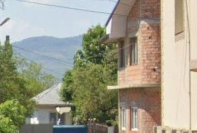 Casă cu 2 camere cu Teren 670 Mp în Săvinești - 3