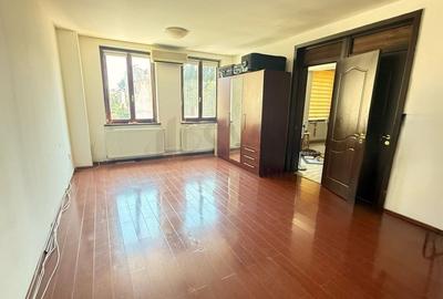 Casă individuală cu 8 camere cu Canalizare în P-ța Unirii - 14