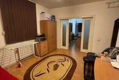 Apartament cu 2 camere semidecomandat, mobilat în Victoriei