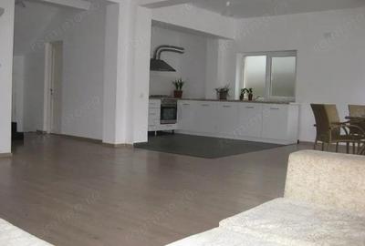 Casă cu 5 camere cu Teren 200 Mp în Central - 2