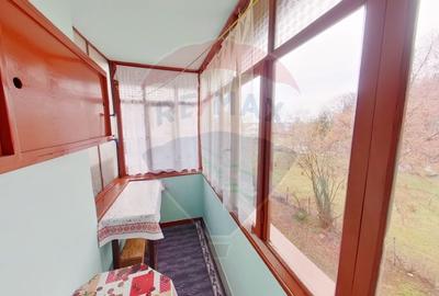 Apartament cu 3 camere de vanzare, strada 1 mai - 4