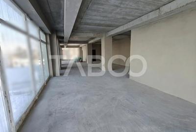 Spatiu Comercial 138 mp utili cu 8 locuri de parcare - Vitrina 13 m - 4