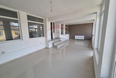 Spatiu comercial de 118mp de vanzare - 1