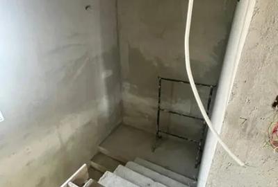 Casă cu 5 camere cu Teren 250 Mp în Central - 8
