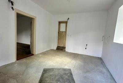 Casă cu 2 camere cu Teren 200 Mp în Central