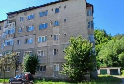 Cota de 3/16 din apartament 2 camere, Loc Lupeni, Jud Hun...