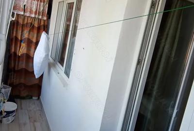 Vand apartament 3camere, decomandat, parter inalt,zona decebal - 2