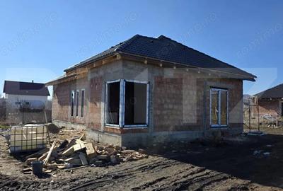 Casă cu 3 camere cu Teren 500 Mp în Unirea - 6