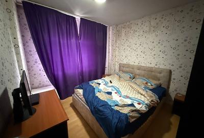 Apartament cu 3 camere semidecomandat, mobilat în 13 Septembrie - 2