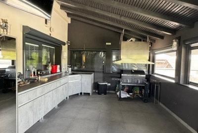 Casă cu 8 camere cu Teren 2300 Mp în Rădăuți - 2