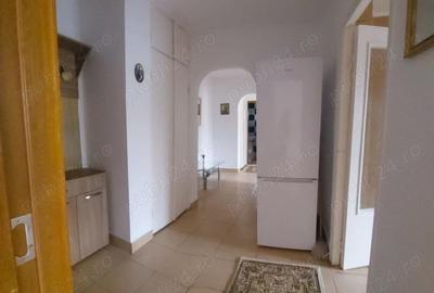 Apartament cu 3 camere decomandat în Micro 21 - 1