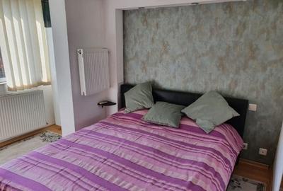 Apartament cu 2 camere semidecomandat, mobilat în P-ța Victoriei