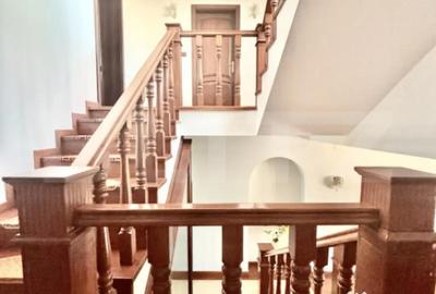 Casă cu 7 camere cu Teren 868 Mp în Soarelui - 18