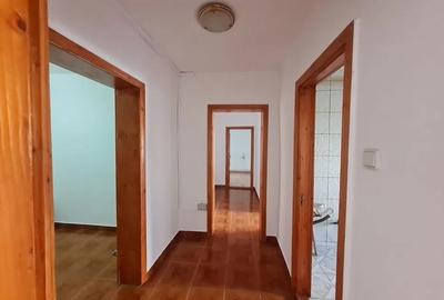 Apartament cu 3 camere decomandat în Brăilei