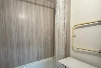 Garsonieră decomandată în Tractorul