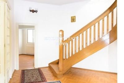 Vila individuala interbelica curte garaj intre Dacia si Stefan cel Mare - 17